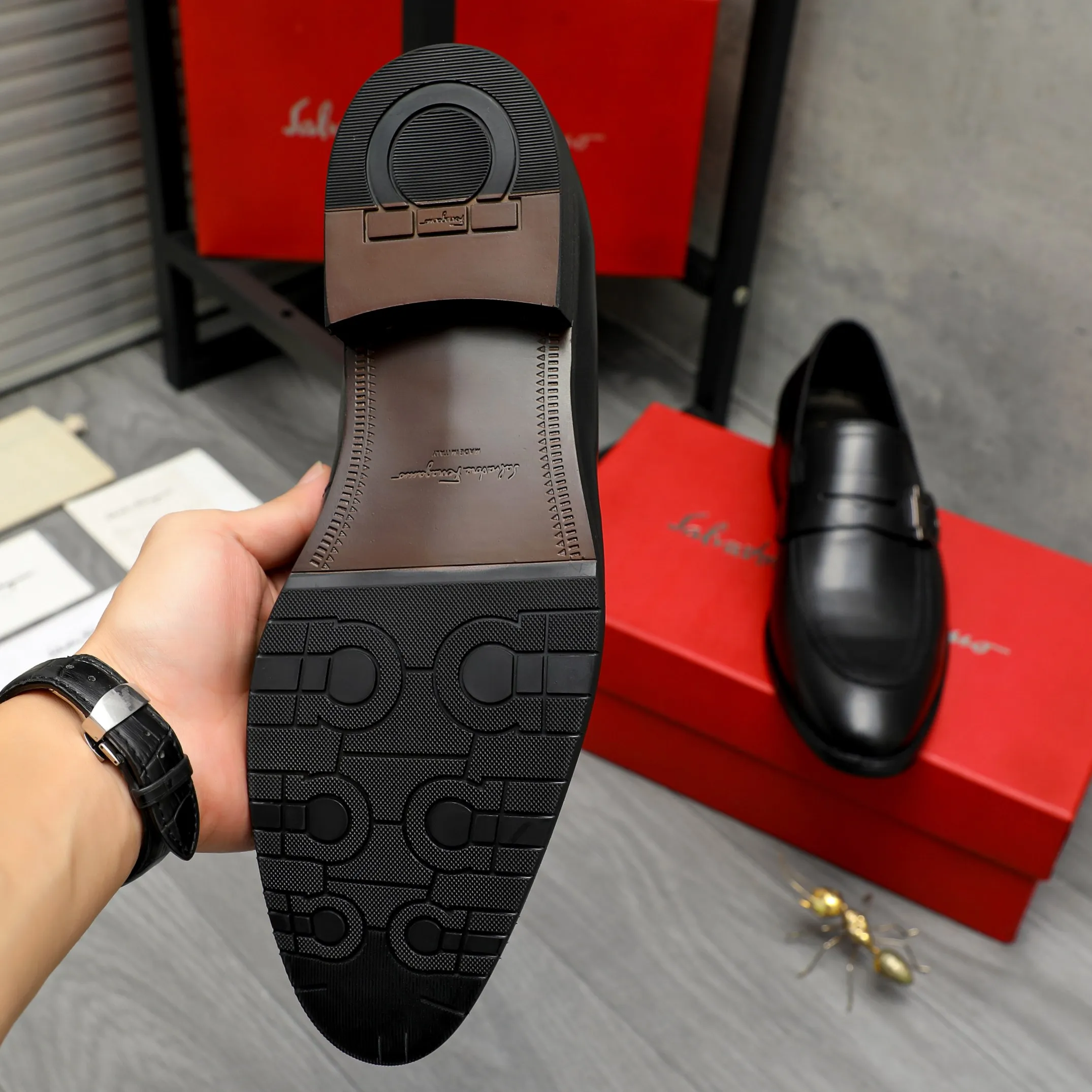 Men's men's shoes💰460 Product trademark: Ferragamo "Ferragamo" business slip-on leather shoes Regular size: 39-44 Product materials: Selected high-quality cowhide upper, cowhide lining, original outsole